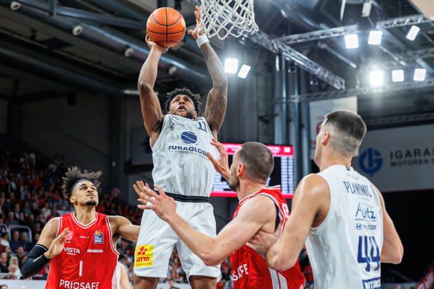 Jonathan Baehre (BMA365 Bamberg Baskets, 01), Anthony Gaines (Syntainics MBC, 11), Daniel Keppeler (BMA365 Bamberg Baskets, 31), Jure Planinic (Syntainics MBC, 44), BMA365 Bamberg Baskets vs. Syntainics MBC, Basketball, easyCredit BBL, 5. Spieltag, 10.10.2026 BMA365 Bamberg Baskets vs. Syntainics MBC, Basketball, easyCredit BBL, 5. Spieltag, 10.10.2026 Bamberg Copyright: xEibner-Pressefoto G.xSantemizx EP_EER