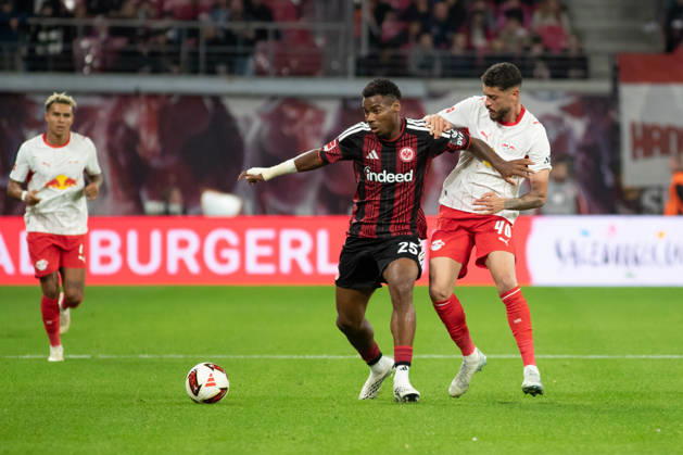 1. Fußball Bundesliga: RB Leipzig - Eintracht Frankfurt; 10.10.2026 Raphael Onyedika (25, Eintracht Frankfurt) gegen Romulo Cardoso da Cruz (40, RB Leipzig). LEIPZIG, DEUTSCHLAND - OCTOBER 10: Bundesliga-Spiel RB Leipzig - Eintracht Frankfurt in der Red Bull Arena am 5. Spieltag der 1. Bundesliga am October 10, 2026 in Leipzig, Deutschland. DFL REGULATIONS PROHIBIT ANY USE OF PHOTOGRAPHS AS IMAGE SEQUENCES AND OR QUASI-VIDEO. Copyright: xBEAUTIFULxSPORTS JanxKaeferx