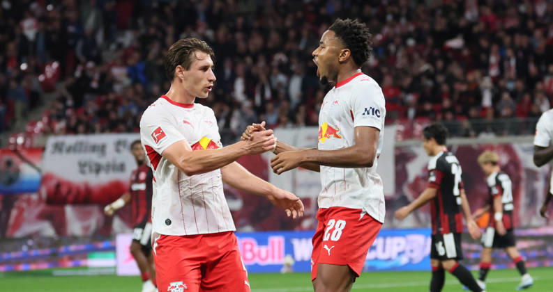 RB Leipzig - Frankfurt Bundesliga Leipzig, 10.10.2026, Red Bull Arena, Fußball, 1.Bundesliga, 5.Spieltag , RB Leipzig vs. SG Eintracht Frankfurt , Im Bild: Tor für RB Leipzig. Christopher Nkunku ( 28, RBL) trifft zum 3:0 und jubelt mit Willi Orban (4, RB Leipzig). , Nur zur redaktionellen Nutzung. Only editorial use. , DFL DFB regulations prohibit any use of photographs as image sequences and or quasi-video. ,