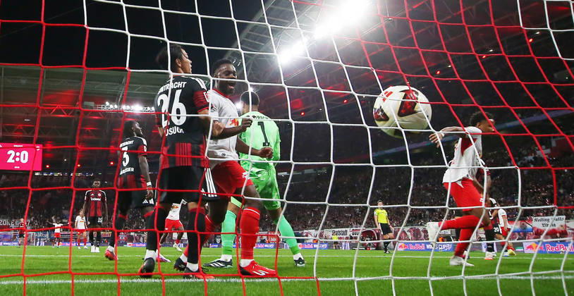 Sport Bilder des Tages RB Leipzig - Frankfurt Bundesliga Leipzig, 10.10.2026, Red Bull Arena, Fußball, 1.Bundesliga, 5.Spieltag , RB Leipzig vs. SG Eintracht Frankfurt , Im Bild: Tor für RB Leipzig. Christopher Nkunku ( 28, RBL) trifft zum 3:0.. , Nur zur redaktionellen Nutzung. Only editorial use. , DFL DFB regulations prohibit any use of photographs as image sequences and or quasi-video. ,