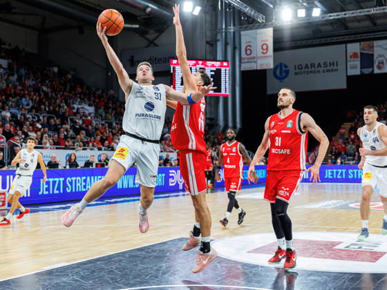 Spencer Reaves (Syntainics MBC, 31), Yuval Hochstadter (BMA365 Bamberg Baskets, 66), Daniel Keppeler (BMA365 Bamberg Baskets, 31), BMA365 Bamberg Baskets vs. Syntainics MBC, Basketball, easyCredit BBL, 5. Spieltag, 10.10.2026 BMA365 Bamberg Baskets vs. Syntainics MBC, Basketball, easyCredit BBL, 5. Spieltag, 10.10.2026 Bamberg Copyright: xEibner-Pressefoto G.xSantemizx EP_EER