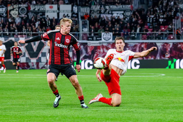 Willi Orban (RB Leipzig, 04) geht zum Ball, graetsche, hoher Ball, Jonathan Burkardt (Eintracht Frankfurt, 09), GER, RB Leipzig vs. Eintracht Frankfurt, Fussball, 1. Bundesliga Herren, 5. Spieltag, Spielzeit 2026 2027, 10.10.2026 DFL regulations prohibit any use of photographs as image sequences and or quasi-video. GER, RB Leipzig vs. Eintracht Frankfurt, Fussball, 1. Bundesliga Herren, 5. Spieltag, Spielzeit 2026 2027, 10.10.2026 Leipzig Copyright: xEibner-Pressefoto LauraxRoemerx EP_LRR