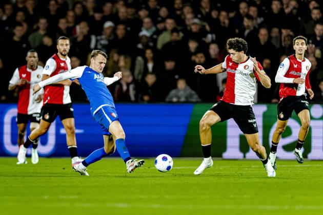 ROTTERDAM - AZ Alkmaar midfielder Peer Koopmeiners, SC Feyenoord Rotterdam forward Nacho Ferri during the Vriendenloterij Eredivisie match between Feyenoord and AZ at De Kuip on 10 October 2026 in Rotterdam, the Netherlands. (Photo by DeFodi Images) -