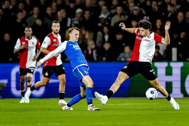 ROTTERDAM - AZ Alkmaar midfielder Peer Koopmeiners, SC Feyenoord Rotterdam forward Nacho Ferri during the Vriendenloterij Eredivisie match between Feyenoord and AZ at De Kuip on 10 October 2026 in Rotterdam, Nederland. (Photo by DeFodi Images) -