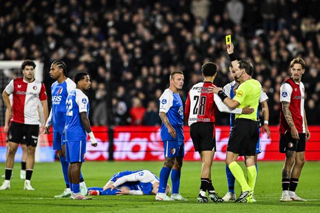 ROTTERDAM - (lr) Oussama Targhalline of Feyenoord, Referee Danny Makkelie during the Dutch Eredivisie match between Feyenoord and AZ Alkmaar at Feyenoord stadium De Kuip on 10 October 2026 in Rotterdam, the Netherlands. OLAF KRAAK ANP Eredivisie 2026 27 xVIxANPxSportx xxANPxIVx 572045454 originalFilename: 572045454.jpg