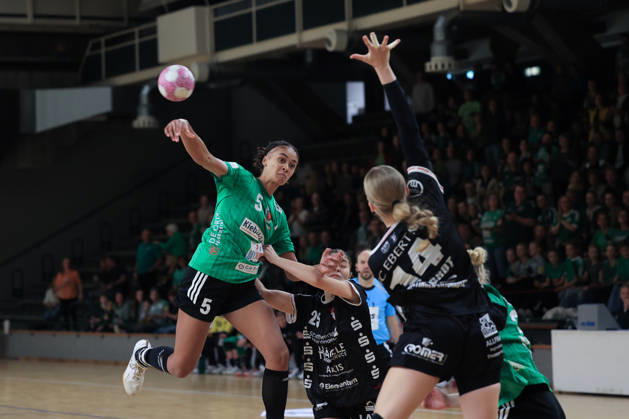 2026_10_10, Reinickendorfer Füchse Frauen-SG Nürtingen-Zizishausen, 5. Spieltag , 2. Bundesliga ,HBF,Handball, Sömmeringhalle Naomi Conze (Reinickendorfer Füchse Frauen, 05), wirft den Ball Berlin Berlin Germany