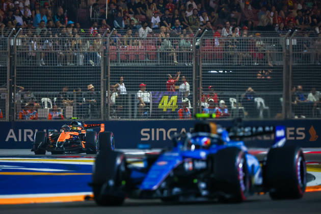 Formula 1 Singapore Grand Prix SINGAPORE - OCTOBER 10: McLaren s driver Lando Norris (L) during the Qualifying Session at the Formula One Grand Prix of Singapore, at the Marina Bay Street Circuit in Singapore, on October 10, 2026. Daniel Ceng Anadolu Singapore Singapore. Editorial use only. Please get in touch for any other usage.  Copyright: x2026xAnadoluxDanielxCengx