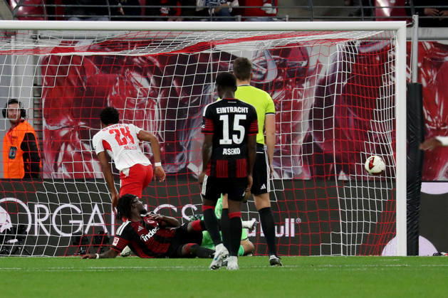 10.10.2026, xgox, Fussball 1.Bundesliga, RB Leipzig - Eintracht Frankfurt v.l. Christopher Nkunku (RB Leipzig) Torschuetze, erzielt das Tor, Treffer, scores the goal 4:0 Noah Atubolu (Eintracht Frankfurt) (DFL DFB REGULATIONS PROHIBIT ANY USE OF PHOTOGRAPHS as IMAGE SEQUENCES and or QUASI-VIDEO) Leipzig