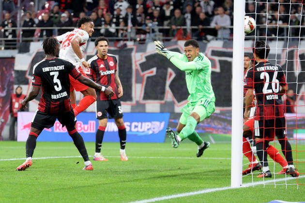 10.10.2026, xtgx, Fussball 1.Bundesliga, RB Leipzig - Eintracht Frankfurt v.l. Christopher Nkunku (RB Leipzig) Torschuetze, erzielt das Tor, Treffer, scores the goal 3:0 Noah Atubolu (Eintracht Frankfurt) (DFL DFB REGULATIONS PROHIBIT ANY USE OF PHOTOGRAPHS as IMAGE SEQUENCES and or QUASI-VIDEO) Leipzig