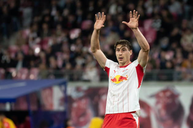1. Fußball Bundesliga: RB Leipzig - Eintracht Frankfurt; 10.10.2026 Willi Orban (4, RB Leipzig). LEIPZIG, DEUTSCHLAND - OCTOBER 10: Bundesliga-Spiel RB Leipzig - Eintracht Frankfurt in der Red Bull Arena am 5. Spieltag der 1. Bundesliga am October 10, 2026 in Leipzig, Deutschland. DFL REGULATIONS PROHIBIT ANY USE OF PHOTOGRAPHS AS IMAGE SEQUENCES AND OR QUASI-VIDEO. Copyright: xBEAUTIFULxSPORTS JanxKaeferx