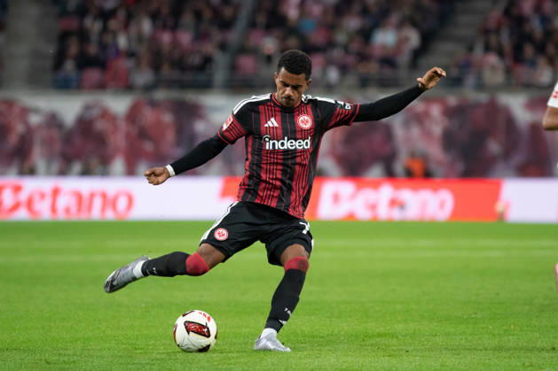 1. Fußball Bundesliga: RB Leipzig - Eintracht Frankfurt; 10.10.2026 Ansgar Knauff (7, Eintracht Frankfurt) holt zum Schuss aus. LEIPZIG, DEUTSCHLAND - OCTOBER 10: Bundesliga-Spiel RB Leipzig - Eintracht Frankfurt in der Red Bull Arena am 5. Spieltag der 1. Bundesliga am October 10, 2026 in Leipzig, Deutschland. DFL REGULATIONS PROHIBIT ANY USE OF PHOTOGRAPHS AS IMAGE SEQUENCES AND OR QUASI-VIDEO. Copyright: xBEAUTIFULxSPORTS JanxKaeferx