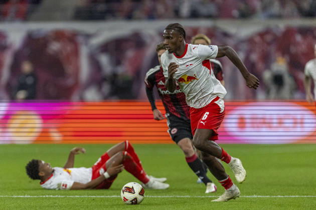 GER, Leipzig, Fussball, Bundesliga, 5. Spieltag, RB Leipzig vs. Eintracht Frankfurt im Bild v.l.: Ezechiel Banzuzi (RB Leipzig 06), 10.10.2026, Red-Bull Arena Leipzig DFL DFB REGULATIONS PROHIBIT ANY USE OF PHOTOGRAPHS AS IMAGE SEQUENCES AND OR QUASI-VIDEO, Leipzig Red-Bull Arena Sachsen Germany Copyright: xPaulxFritzx