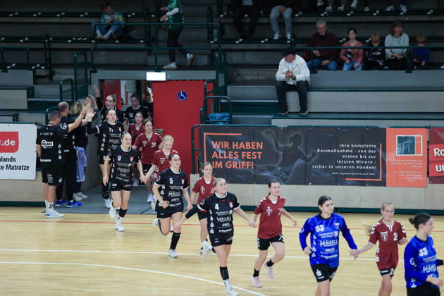 2026_10_10, Reinickendorfer Füchse Frauen-SG Nürtingen-Zizishausen, 5. Spieltag , 2. Bundesliga ,HBF,Handball, Sömmeringhalle Einlauf der Gäste, Team Nürtlingen Berlin Berlin Germany
