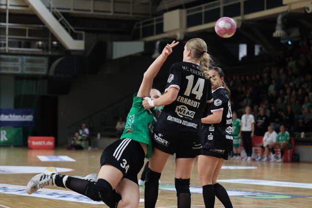 2026_10_10, Reinickendorfer Füchse Frauen-SG Nürtingen-Zizishausen, 5. Spieltag , 2. Bundesliga ,HBF,Handball, Sömmeringhalle Jonna Schaube (Reinickendorfer Füchse Frauen, 34) nach ihren Wurf Berlin Berlin Germany