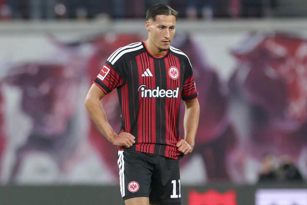 Younes Ebnoutalib (Eintracht Frankfurt) schaut enttaeuscht waehrend des spiels der 1. Bundesliga zwischen RB Leipzig und Eintracht Frankfurt, Red Bull Arena am 10. October 2026 in Leipzig, Deutschland. (Foto von Marco Steinbrenner DeFodi Images) +++ Younes Ebnoutalib (Eintracht Frankfurt) looks dejected during the Bundesliga match between RB Leipzig and Eintracht Frankfurt at Red Bull Arena on October 10, 2026 in Leipzig, Germany. (Photo by Marco Steinbrenner DeFodi Images) DFB DFL REGULATIONS PROHIBIT ANY USE OF PHOTOGRAPHS AS IMAGE SEQUENCES AND OR QUASI-VIDEO. (Photo by Marco Steinbrenner DeFodi Images) -