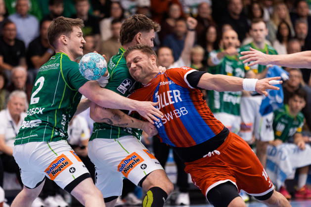 Fabian WIEDERSTEIN (SG BBM Bietigheim, 18) im Zweikampf gegen Victor KLOEVE (FRISCH AUF! Goeppingen, 07) GER, FRISCH AUF! Goeppingen vs. SG BBM Bietigheim, Handball, Bundesliga, OPEL HBL, 8. Spieltag, Spielzeit 2026 2027, 10.10.2026, GER, FRISCH AUF! Goeppingen vs. SG BBM Bietigheim, Handball, Bundesliga, OPEL HBL, 8. Spieltag, Spielzeit 2026 2027, 10.10.2026, Goeppingen Copyright: xEibnerxPressefoto OliverxSchmidtx EP_OST