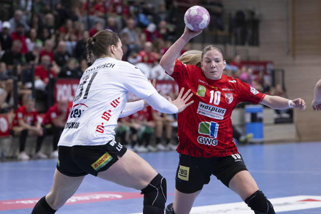 Alsco Handball Bundesliga Frauen, Saison 2026 2027 SV Union Halle-Neustadt vs.BSV Sachsen Zwickau Halle, Deutschland 09.September 2026: Im Bild:v. li. im Zweikampf Victoria Hasselbusch (Zwickau) und Viktoria Marksteiner (Halle) Halle Saale SWH Arena Sachsen-Anhalt Deutschland