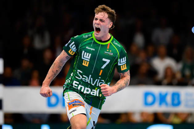 Goeppingen: HBL - 26 27 - Frisch Auf Goeppingen - SG BBM Bietigheim Victor Klöve Kloeve (Goeppingen) Jubel Freude Emotion Torjubel Torschuetze Torschütze Goeppingen EWS Arena Baden-Württemberg Deutschland