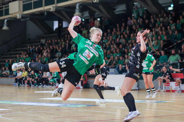 2026_10_10, Reinickendorfer Füchse Frauen-SG Nürtingen-Zizishausen, 5. Spieltag , 2. Bundesliga ,HBF,Handball, Sömmeringhalle Jonna Schaube (Reinickendorfer Füchse Frauen, 34) fligt beim Torwurf Berlin Berlin Germany