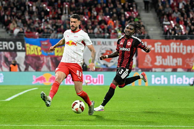 Fußball I Herren I Saison 2026-2027 I Bundesliga I 5. Spieltag I RB Leipzig - Eintracht Frankfurt I 10.10.2026 Romulo Cardoso Da Cruz (40, RB Leipzig), Lilian Brassier (3, Eintracht Frankfurt) Leipzig Red Bull Arena Sachsen Deutschland Copyright: xLobeca InesxHähnelx