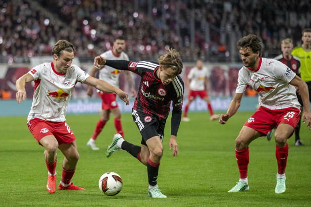GER, Leipzig, Fussball, Bundesliga, 5. Spieltag, RB Leipzig vs. Eintracht Frankfurt im Bild v.l.: Rocco Reitz (RB Leipzig 20), Love Arrhov (Eintracht Frankfurt 31), Zweikampf 10.10.2026, Red-Bull Arena Leipzig DFL DFB REGULATIONS PROHIBIT ANY USE OF PHOTOGRAPHS AS IMAGE SEQUENCES AND OR QUASI-VIDEO, Leipzig Red-Bull Arena Sachsen Germany Copyright: xPaulxFritzx