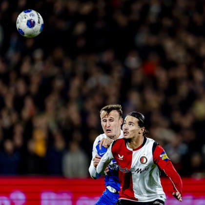 ROTTERDAM - AZ Alkmaar midfielder Peer Koopmeiners, SC Feyenoord Rotterdam forward Anis Hadj Moussa during the Vriendenloterij Eredivisie match between Feyenoord and AZ at De Kuip on 10 October 2026 in Rotterdam, Nederland. (Photo by DeFodi Images) -