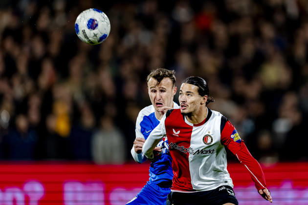 ROTTERDAM - AZ Alkmaar midfielder Peer Koopmeiners, SC Feyenoord Rotterdam forward Anis Hadj Moussa during the Vriendenloterij Eredivisie match between Feyenoord and AZ at De Kuip on 10 October 2026 in Rotterdam, Nederland. (Photo by DeFodi Images) -