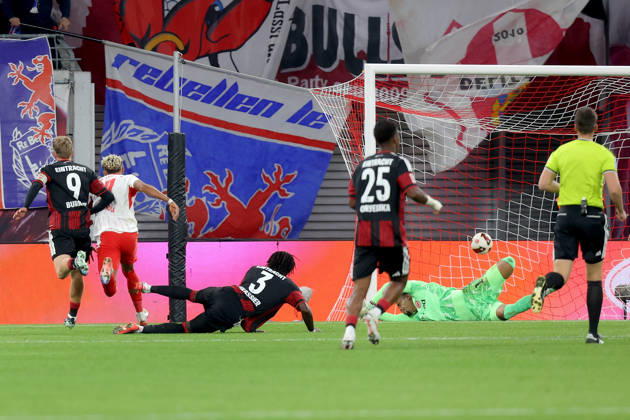 10.10.2026, xtgx, Fussball 1.Bundesliga, RB Leipzig - Eintracht Frankfurt v.l. Antonio Nusa (RB Leipzig) Torschuetze, erzielt das Tor, Treffer, scores the goal 5:0 Jonathan Jonny Burkardt (Eintracht Frankfurt) Noah Atubolu (Eintracht Frankfurt) (DFL DFB REGULATIONS PROHIBIT ANY USE OF PHOTOGRAPHS as IMAGE SEQUENCES and or QUASI-VIDEO) Leipzig