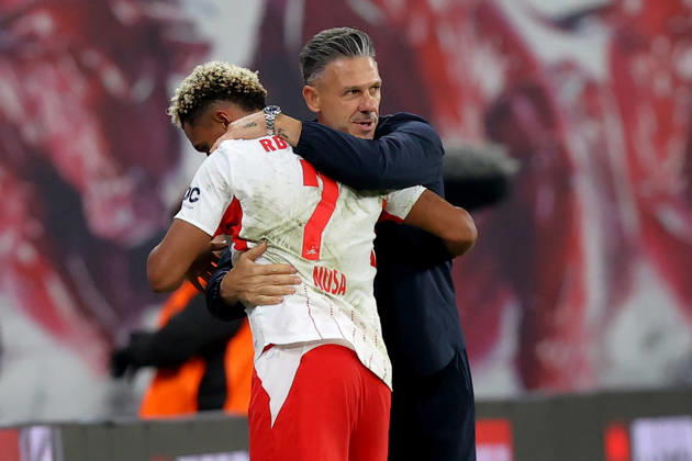 10.10.2026, xtgx, Fussball 1.Bundesliga, RB Leipzig - Eintracht Frankfurt v.l. Auswechslung Antonio Nusa (RB Leipzig) Trainer Coach Martin Demichelis (RB Leipzig) (DFL DFB REGULATIONS PROHIBIT ANY USE OF PHOTOGRAPHS as IMAGE SEQUENCES and or QUASI-VIDEO) Leipzig