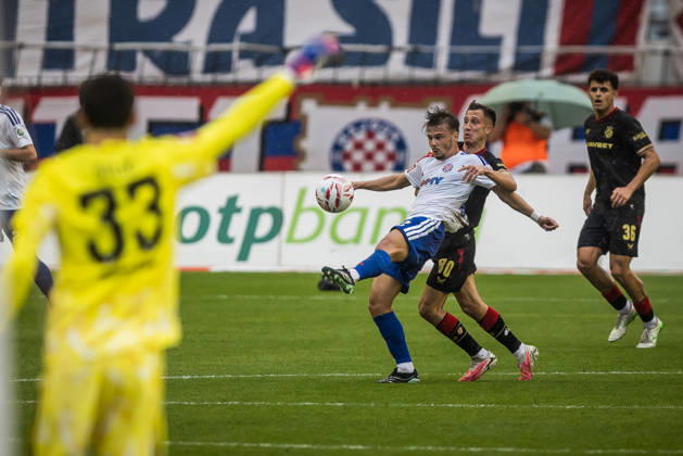 SuperSport HNL, round 09: HNK Hajduk Split v GNK Dinamo Zagreb Simun Hrgovic of HNK Hajduk Split and Lukas Kacavenda of GNK Dinamo Zagreb during the SuperSport HNL 2026. 2027. round 09 match between HNK Hajduk Split and GNK Dinamo Zagreb at Poljud Stadium in Split, Croatia on October 10, 2026.  ZvonimirxBarisin PIXSELL