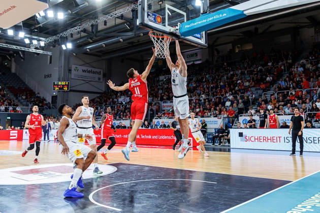 Richard Balint (BMA365 Bamberg Baskets, 11), Borisa Simanic (Syntainics MBC, 22), BMA365 Bamberg Baskets vs. Syntainics MBC, Basketball, easyCredit BBL, 5. Spieltag, 10.10.2026 BMA365 Bamberg Baskets vs. Syntainics MBC, Basketball, easyCredit BBL, 5. Spieltag, 10.10.2026 Bamberg Copyright: xEibner-Pressefoto G.xSantemizx EP_EER