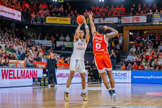 Sport Bilder des Tages 1. Basketball Bundesliga, easyCredit BBL, Saison 2026 2027, Herren, Hauptrunde, 5. Spieltag, 10.10.2026, RASTA Vechta - ratiopharm ulm Jaylen Sims ( 30 - ratiopharm ulm) beim Jumpshot Vechta RASTA Dome Niedersachsen Deutschland