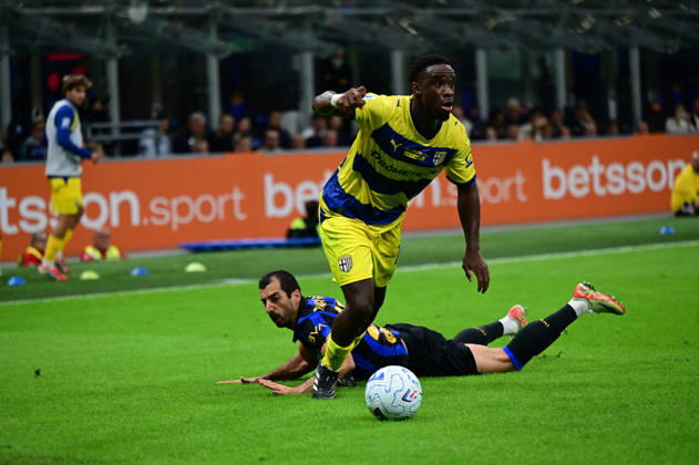 SOCCER - Serie A - Inter - FC Internazionale vs. Parma Calcio Photo by IPA ABACAPRESS.COM89513460 - Mandela Keita and Henrikh Mkhitaryan during the Serie A match between FC Internazionale and Parma Calcio at Stadio Giuseppe Meazza in Milan, Italy, on October 10, 2026. Milan Italy Copyright: xIPAxSport ABACAx