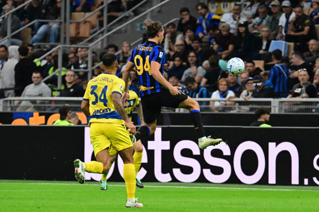 SOCCER - Serie A - Inter - FC Internazionale vs. Parma Calcio Photo by IPA ABACAPRESS.COM89513463 - Diego Carlos and Pio Esposito during the Serie A match between FC Internazionale and Parma Calcio at Stadio Giuseppe Meazza in Milan, Italy, on October 10, 2026. Milan Italy Copyright: xIPAxSport ABACAx