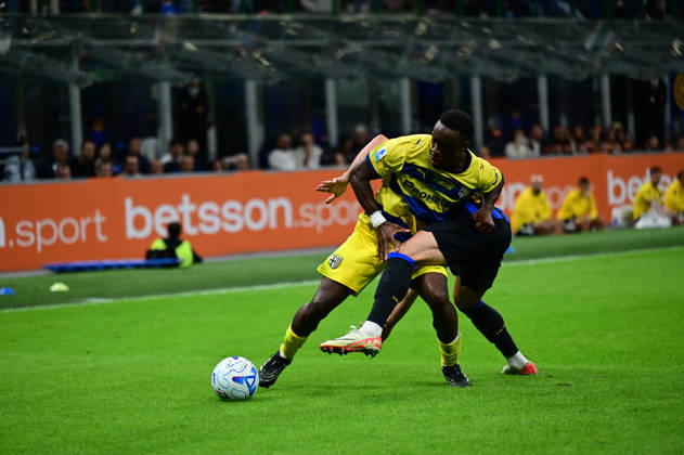 SOCCER - Serie A - Inter - FC Internazionale vs. Parma Calcio Photo by IPA ABACAPRESS.COM89513459 - Mandela Keita and Henrikh Mkhitaryan during the Serie A match between FC Internazionale and Parma Calcio at Stadio Giuseppe Meazza in Milan, Italy, on October 10, 2026. Milan Italy Copyright: xIPAxSport ABACAx