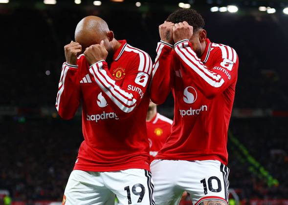 Sport Bilder des Tages Bryan Mbeumo of Manchester United, ManU celebrates scoring the opening goal with Matheus Cunha Manchester United v Tottenham Hotspur, Premier League, Football, Old Trafford, Manchester, UK - 10 Oct 2026Manchester Old Trafford United Kingdom EDITORIAL USE ONLY No use with unauthorised audio, video, data, fixture lists, club league logos or live services. Online in-match use limited to 120 images, no video emulation. No use in betting, games or single club league player publications. Copyright: xMattxWest Shutterstockx 17208388ak