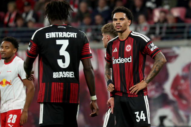10.10.2026, xgox, Fussball 1.Bundesliga, RB Leipzig - Eintracht Frankfurt v.l. Lilian Brassier (Eintracht Frankfurt) Nnamdi Collins (Eintracht Frankfurt) Enttäuscht, traurig, frustriert, ratlos, (DFL DFB REGULATIONS PROHIBIT ANY USE OF PHOTOGRAPHS as IMAGE SEQUENCES and or QUASI-VIDEO) Leipzig