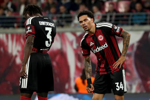 10.10.2026, xgox, Fussball 1.Bundesliga, RB Leipzig - Eintracht Frankfurt v.l. Lilian Brassier (Eintracht Frankfurt) Nnamdi Collins (Eintracht Frankfurt) Enttäuscht, traurig, frustriert, ratlos, (DFL DFB REGULATIONS PROHIBIT ANY USE OF PHOTOGRAPHS as IMAGE SEQUENCES and or QUASI-VIDEO) Leipzig