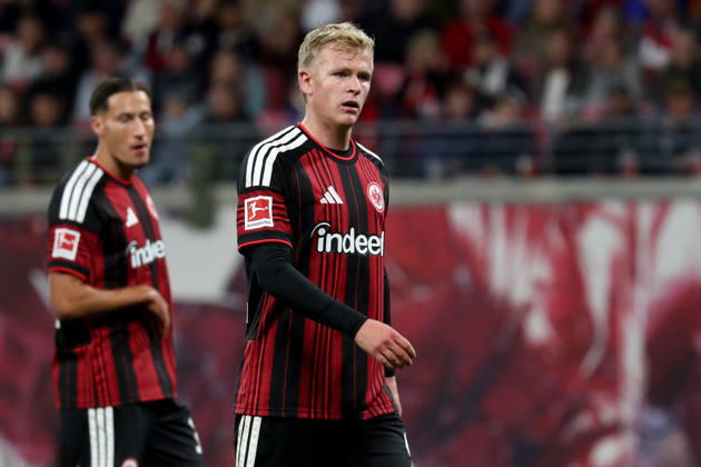 10.10.2026, xgox, Fussball 1.Bundesliga, RB Leipzig - Eintracht Frankfurt v.l. Jonathan Jonny Burkardt (Eintracht Frankfurt) Enttäuscht, traurig, frustriert, ratlos, (DFL DFB REGULATIONS PROHIBIT ANY USE OF PHOTOGRAPHS as IMAGE SEQUENCES and or QUASI-VIDEO) Leipzig