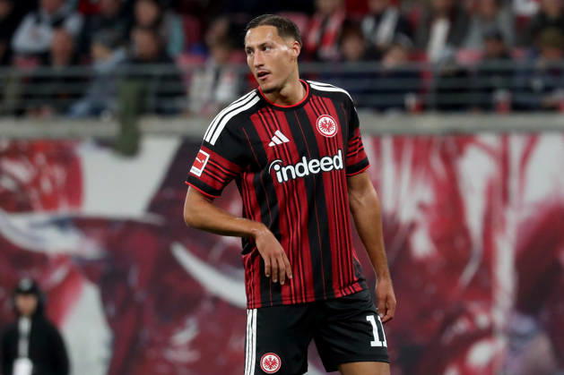 10.10.2026, xgox, Fussball 1.Bundesliga, RB Leipzig - Eintracht Frankfurt v.l. Younes Ebnoutalib (Eintracht Frankfurt) Enttäuscht, traurig, frustriert, ratlos, (DFL DFB REGULATIONS PROHIBIT ANY USE OF PHOTOGRAPHS as IMAGE SEQUENCES and or QUASI-VIDEO) Leipzig