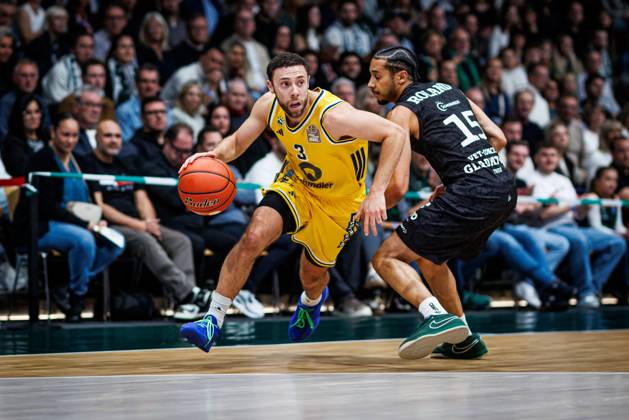 Jordan Ford (Alba Berlin) im Zweikampf mit Jordan Roland (Gladiators Trier), Aktion Action Vet Concept Gladiators Trier vs Alba Berlin, Basketball, easyCredit BBL, 5. Spieltag, Saison 2026 2027, 10.10.2026 Vet Concept Gladiators Trier vs Alba Berlin, Basketball, easyCredit BBL, 5. Spieltag, Saison 2026 2027, 10.10.2026 Copyright: xEibnerxPressefotox EP_ANS