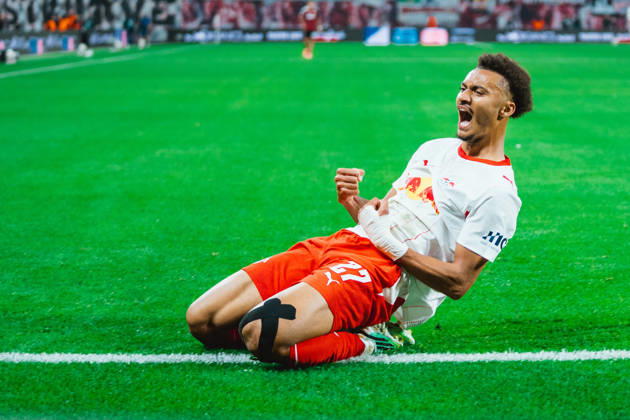 Tidiam Gomis (RB Leipzig, 27) celebrates goal number 6 for RB Leipzig RB Leipzig vs Eintracht Frankfurt, Bundesliga, Germany, Football, 26 27, GER, Leipzig, Red Bull Arena Stadium DFL regulations prohibit any use of photographs as image sequences and or quasi-video.DFL regulations prohibit any use of photographs as image sequences and or quasi-video. Leipzig Red Bull Arena, Leipzig Sachsen GER Copyright: xBillmanxDubex