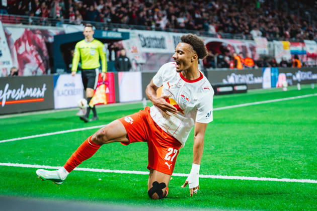 Tidiam Gomis (RB Leipzig, 27) celebrates goal number 6 for RB Leipzig RB Leipzig vs Eintracht Frankfurt, Bundesliga, Germany, Football, 26 27, GER, Leipzig, Red Bull Arena Stadium DFL regulations prohibit any use of photographs as image sequences and or quasi-video.DFL regulations prohibit any use of photographs as image sequences and or quasi-video. Leipzig Red Bull Arena, Leipzig Sachsen GER Copyright: xBillmanxDubex