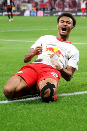 10.10.2026, xgox, Fussball 1.Bundesliga, RB Leipzig - Eintracht Frankfurt v.l. Torjubel nach dem Tor zum celebrating the goal celebrate 6:0 durch Tidiam Gomis (RB Leipzig) (DFL DFB REGULATIONS PROHIBIT ANY USE OF PHOTOGRAPHS as IMAGE SEQUENCES and or QUASI-VIDEO) Leipzig