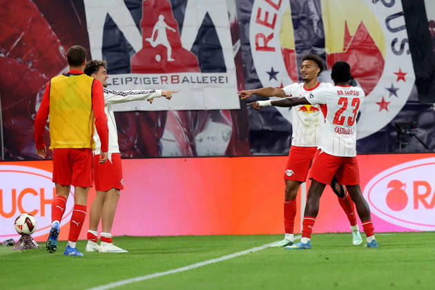 10.10.2026, xtgx, Fussball 1.Bundesliga, RB Leipzig - Eintracht Frankfurt v.l. Torjubel nach dem Tor zum celebrating the goal celebrate 6:0 durch Tidiam Gomis (RB Leipzig) (DFL DFB REGULATIONS PROHIBIT ANY USE OF PHOTOGRAPHS as IMAGE SEQUENCES and or QUASI-VIDEO) Leipzig