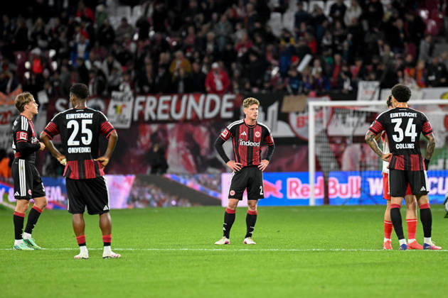 Fußball I Herren I Saison 2026-2027 I Bundesliga I 5. Spieltag I RB Leipzig - Eintracht Frankfurt I 10.10.2026 Enttäuschte Frankfurter Spieler nach dem Schlusspfiff auf dem Rasen. Leipzig Red Bull Arena Sachsen Deutschland Copyright: xLobeca InesxHähnelx