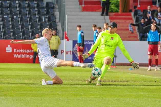Julian Rieckmann (SV Waldhof Mannheim, 21), Maximilian Reule (SG Sonnenhof Großaspach, 1) Fussball: 3. Liga, 8. Spieltag, SG Sonnenhof Großaspach vs. SV Waldhof Mannheim am 10.10.2026 in Aspach-Großaspach (WIRmachenDRUCK Arena), Deutschland Aspach-Großaspach WIRmachenDRUCK Arena Deutschland Copyright: xFranzxReindelx
