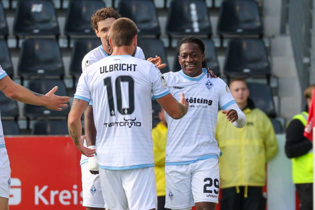 Nolan Muteba N Tumba (SV Waldhof Mannheim, 29) Torschütze zum 1:4, Tor und Torjubel, Gestik, Freude, Emotionen mit Julian Ulbricht (SV Waldhof Mannheim, 10) Fussball: 3. Liga, 8. Spieltag, SG Sonnenhof Großaspach vs. SV Waldhof Mannheim am 10.10.2026 in Aspach-Großaspach (WIRmachenDRUCK Arena), Deutschland Aspach-Großaspach WIRmachenDRUCK Arena Deutschland Copyright: xFranzxReindelx
