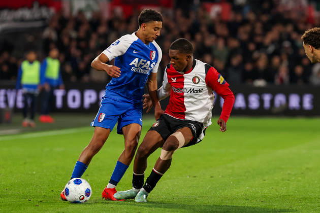 2026-10-10 Feyenoord v AZ Alkmaar - Dutch Eredivisie ROTTERDAM, NETHERLANDS - OCTOBER 10: Ayoub Oufkir of AZ Alkmaar battles for the ball with Givairo Read of Feyenoord during the Dutch Eredivisie match between Feyenoord and AZ Alkmaar at Stadion Feijenoord on October 10, 2026 in Rotterdam, Netherlands. Rotterdam Stadion Feijenoord Netherlands Content not available for redistribution in The Netherlands directly or indirectly through any third parties. Copyright: xHansxvanxderxValkx