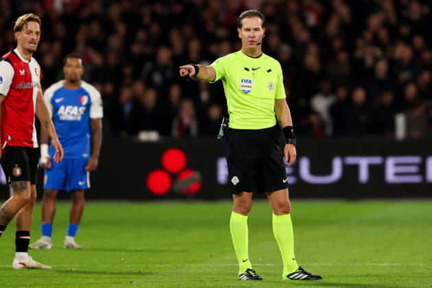 2026-10-10 Feyenoord v AZ Alkmaar - Dutch Eredivisie ROTTERDAM, NETHERLANDS - OCTOBER 10: Referee Danny Makkelie gestures during the Dutch Eredivisie match between Feyenoord and AZ Alkmaar at Stadion Feijenoord on October 10, 2026 in Rotterdam, Netherlands. Rotterdam Stadion Feijenoord Netherlands Content not available for redistribution in The Netherlands directly or indirectly through any third parties. Copyright: xHansxvanxderxValkx